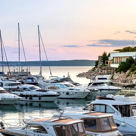 Mitan Gostinjska kuća 4*